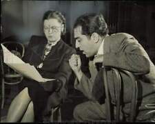 1947 Press Photo Baritone Robert Merrill rehearses song at New York studio picture