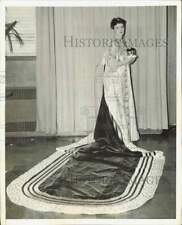 1939 Press Photo Coronation gown exhibited at British Empire Exhibition in NY. picture