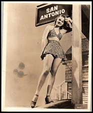 HOLLYWOOD BEAUTY ALEXIS SMITH CHEESECAKE LEGS STUNNING 1940s PORTRAIT PHOTO 702 picture
