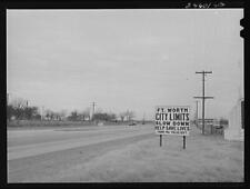 Photo:Entrance to Fort Worth. U.S. 80, Texas picture