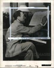 1951 Press Photo Violinist Jascha Heifetz stars in 