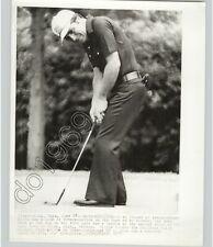 GOLF Pro GARY PLAYER Sinks PUTT @ US OPEN In TULSA, OK Sports 1979 Press Photo picture