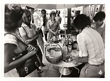 1981 Charlotte NC Downtown Street Vendor Fresh Lemonade Cart VTG Press Photo picture