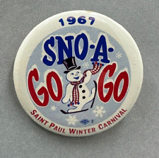 1967 SNOWMAN on Skis St SAINT PAUL WINTER CARNIVAL Vintage PIN Minnesota picture