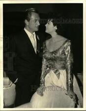1961 Press Photo Richard Denning with Valerie Allen in 