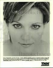 1998 Press Photo Martina McBride in TNN's Classic Christmas special - nop69660 picture