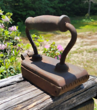 AN ANTIQUE VINTAGE HINGED CAST IRON FLUTER PLEATER SAD IRON COMBINATION picture
