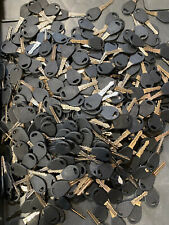 500 Lot of  PRE CUT CAR KEYS.  ALL CUTS ARE SAME picture