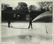 1970 Press Photo Park Department employees spray as ice-making gets underway. picture