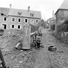 World War Two Photo WWII / Fighting in Normandy  France July 1944 D-Day US Army picture