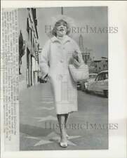 1964 Press Photo Former actress Mae Murray strolls Hollywood Boulevard. picture