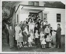 1963 Press Photo The Reverend Milton Andrews & parishioners at Methodist Church picture
