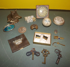 Lot 21 pc Vintage Junk Drawers Miscellaneous Items-Brass/Compact/Clock Keys/Etc picture