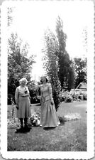 Minneapolis MN Beautiful Young Woman in the Garden Fashion 1940s Vintage Photo picture