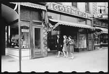 High school girls,Newton,Iowa,IA,Gottners,April 1940,John Vachon,FSA,Street picture