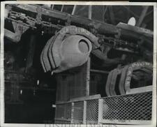 1942 Press Photo Conveyor Lifts 500-lb Demolition Bomb Forging From Furnace picture