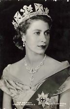 Postcard RPPC Her Majesty Queen Elizabeth II 1960 England UK Royalty picture