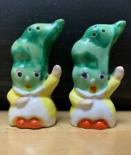 Vintage Pea Pod Anthropomorphic Salt And Pepper Shakers  3