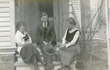 PH85 Vtg Photo THREE ON PORCH, CLARK ST, REEDSBURG, WI c 1918 picture