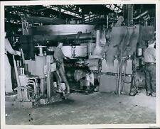 1952 Cleveland Press Inside Industrial Manufacturing Building Photo 8X10 picture