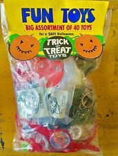 Vtg HALLOWEEN NOS 1976 Trick or Treat GOODIE BAG TOYS Candy Treat Bag 40-count picture