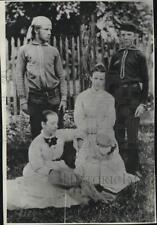 1960 Press Photo Young Theodore Roosevelt with siblings and stepmother at home picture