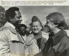 1977 Press Photo President-Elect Jimmy Carter meets Henry Aaron in Plains, GA picture