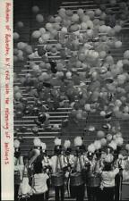 1985 Press Photo Northmen of Rochester, NY, release balloons at end of ceremony picture