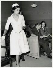 1960 Press Photo Actors Anna Kashfi, Marlon Brando in Court for Custody Hearing picture