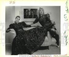 1988 Press Photo Zandra Rhodes, designer with model - noc28215 picture