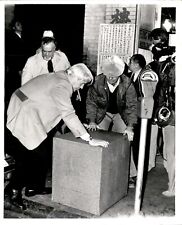 LD296 1977 Orig Frank Hill Photo POLICE SIEZE SAFE CHINATOWN GAMING RAID BOSTON picture