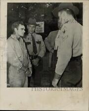 1955 Press Photo Policemen escort AWOL Private Lionel Goyet, charged with murder picture