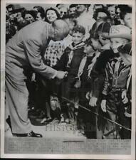 1952 Press Photo of Gen Dwight Eisenhower greeting cub scouts in Waco, Texas. picture