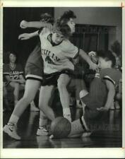 1990 Press Photo Tully vs Pulaski girls' basketball game, New York - sys03668 picture