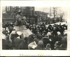 1943 Press Photo Rostov, Russia citizens gather around tank to hear war stories picture