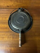 Wagner Sidney 0 #8 Cast Iron Waffle Maker Pat. Feb 22, 1910. With Base picture