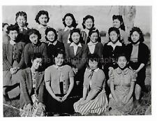 16 YOUNG ASIAN WOMEN Found Photograph bw GROUP PORTRAIT Original VINTAGE 04 2 A picture