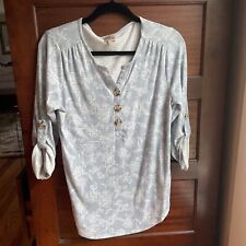 Cuomo Vintage Dusty, blue and white floral pa Top. Women’s Size M. 3/4 Sleeves picture