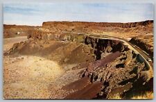 US Highway No 10 Columbia River Cantage Washington Lava Plateau VNG UNP Postcard picture