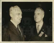 1936 Press Photo Col Ralph Robertson congratulated by Edwin Jaeckle picture