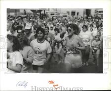 1987 Press Photo Crowd at the finish line of the Bloomsday run - sps17153 picture