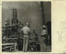 1953 Press Photo Shell Engineers checking progress at Norco Oil Refinery picture