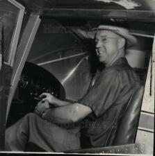 1939 Press Photo Spokane farm manufacturer Claude Calkins in training ship picture