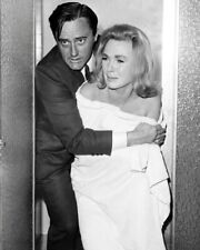 Robert Vaughn with unidentified woman in towel Man From UNCLE TV 11x17 poster picture