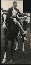1935 Press Photo John S. Gordon, winning the three gaited saddle horse class picture