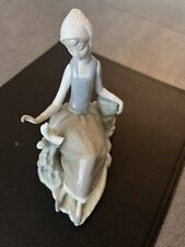 Vintage Lladro Shepherdess w/Dove Porcelain Figurine #4660 picture