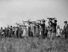 1931 A Crowd Gather To Watch Model Aeroplane Flying At Wimbledon Old Photo picture