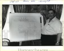1989 Press Photo Jim Chehardy shown with a blue print of the restaurant picture