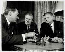 1968 Press Photo Nelson Rockefeller & leaders hold strategy meeting in Manhattan picture