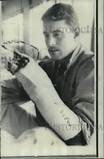 1968 Press Photo Wounded in Vietnam former ballplayer Sgt. Roy Gleason. picture